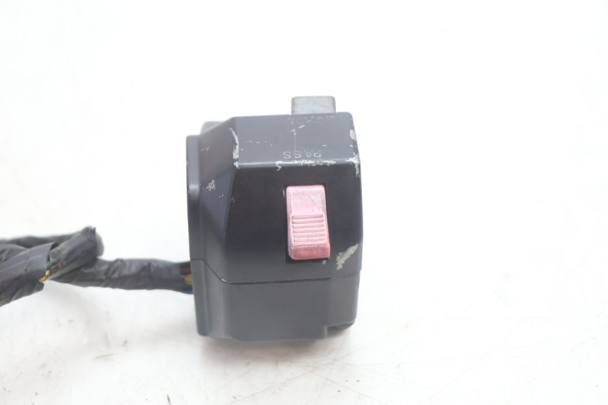 photo de CONMUTADOR IZQUIERDA YAMAHA XV VIRAGO 535 (1988 - 2004) - Primer plano técnico