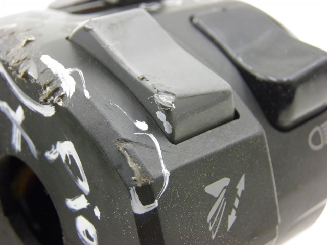 photo de CONMUTADOR IZQUIERDA YAMAHA FJR 1300 (2004 - 2005) - Otra perspectiva