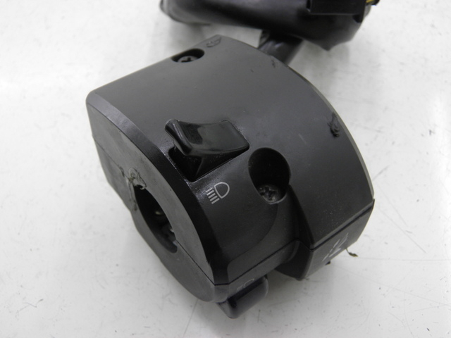 photo de CONMUTADOR IZQUIERDA YAMAHA FJR 1300 (2004 - 2005) - Detalles de los puntos de fijación