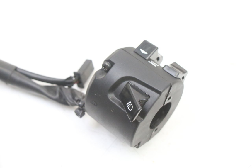 photo de CONMUTADOR IZQUIERDA YAMAHA TRACER 7 700 (2020 - 2024) - Primer plano técnico