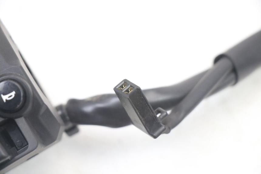 photo de CONMUTADOR IZQUIERDA YAMAHA TRACER 7 700 (2020 - 2024) - Detalles de los puntos de fijación