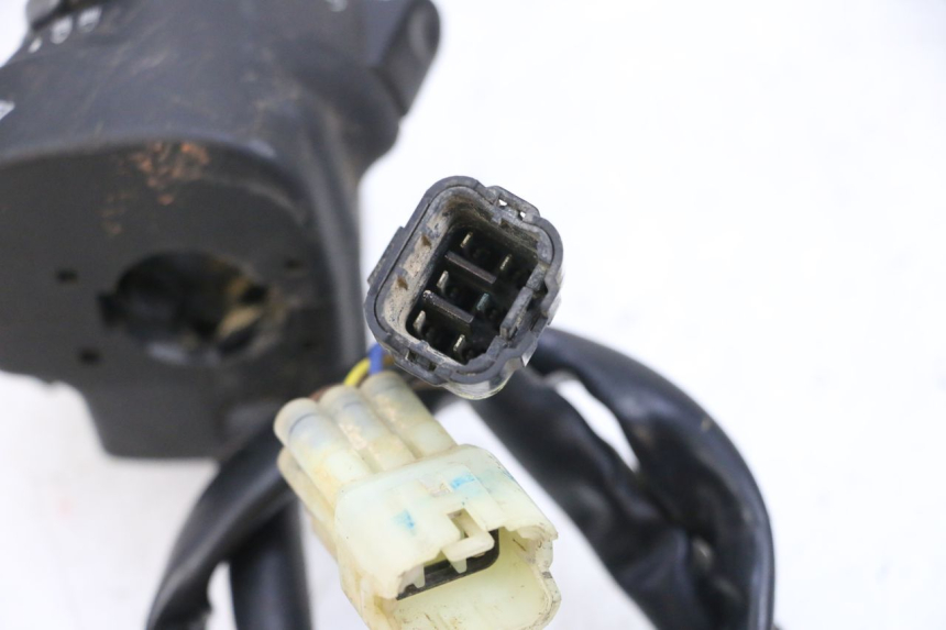 photo de CONMUTADOR IZQUIERDA YAMAHA YFM R RAPTOR 250 (2008 - 2014) - Detalles de los puntos de fijación