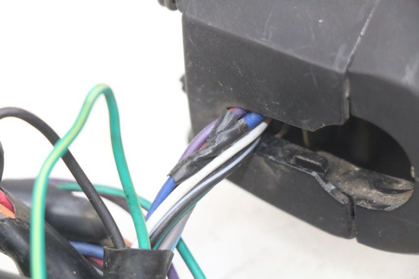 photo de INTERRUPTOR DE LUCES IZQUIERDO YAMASAKI YM T 125 (2015 - 2020) - Detalle de la pieza