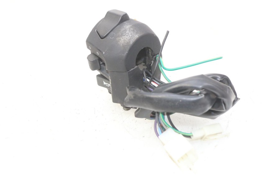 photo de INTERRUPTOR DE LUCES IZQUIERDO YAMASAKI YM T 125 (2015 - 2020) - Otra perspectiva
