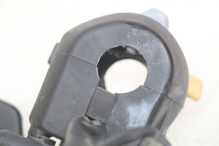 photo de INTERRUPTOR DE LUCES IZQUIERDO YAMAHA YP MAJESTY 400 (2004 - 2008) - Detalle de la pieza