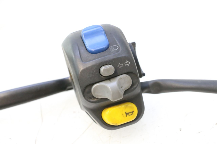 photo de INTERRUPTOR DE LUCES IZQUIERDO YAMAHA YP MAJESTY 125 (1998 - 2001) - Detalle de la pieza
