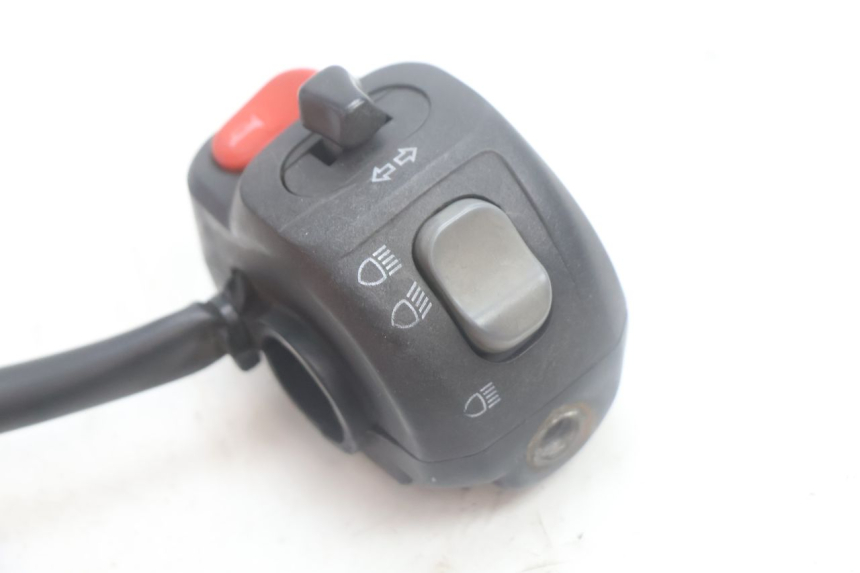 photo de CONMUTADOR IZQUIERDA YAMAHA YP MAJESTY 125 (2007 - 2010) - Otra perspectiva