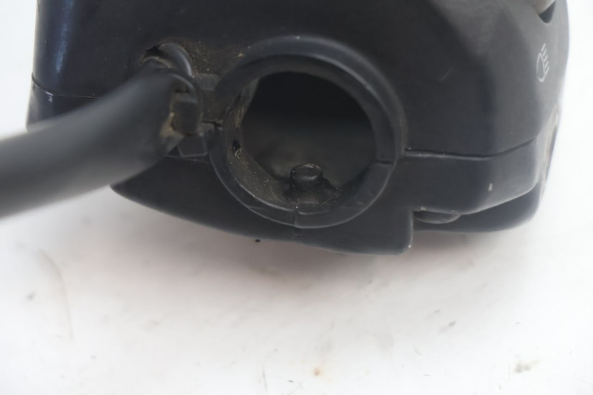 photo de CONMUTADOR IZQUIERDA YAMAHA YP MAJESTY 125 (2007 - 2010) - Detalles de los puntos de fijación