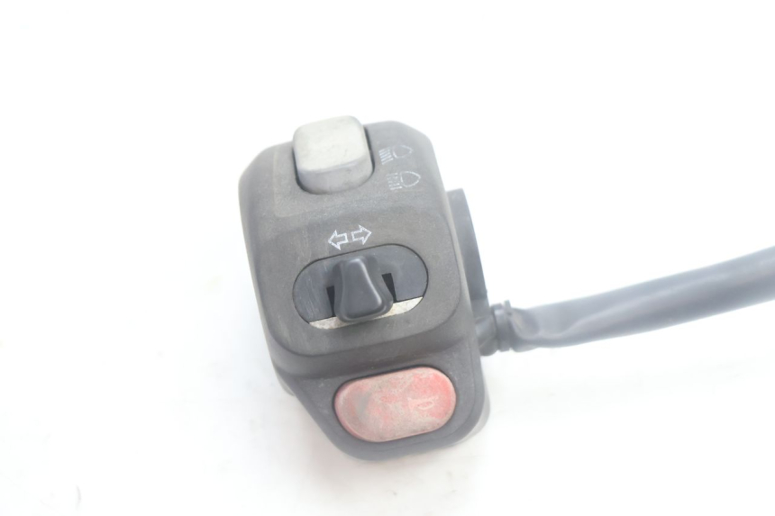 photo de INTERRUPTOR DE LUCES IZQUIERDO YAMAHA YP MAJESTY 125 (2002 - 2006) - Detalle de la pieza