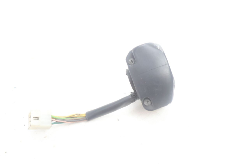 photo de INTERRUPTOR DE LUCES IZQUIERDO YAMAHA YP MAJESTY 125 (2002 - 2006) - Otra perspectiva