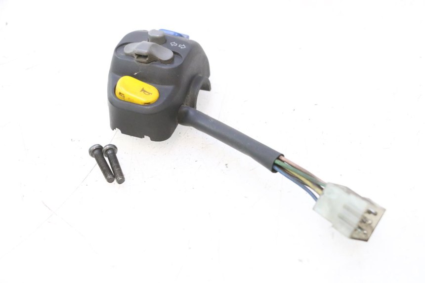 photo de INTERRUPTOR DE LUCES IZQUIERDO YAMAHA YP MAJESTY 125 (1998 - 2001) - Detalles de los puntos de fijación