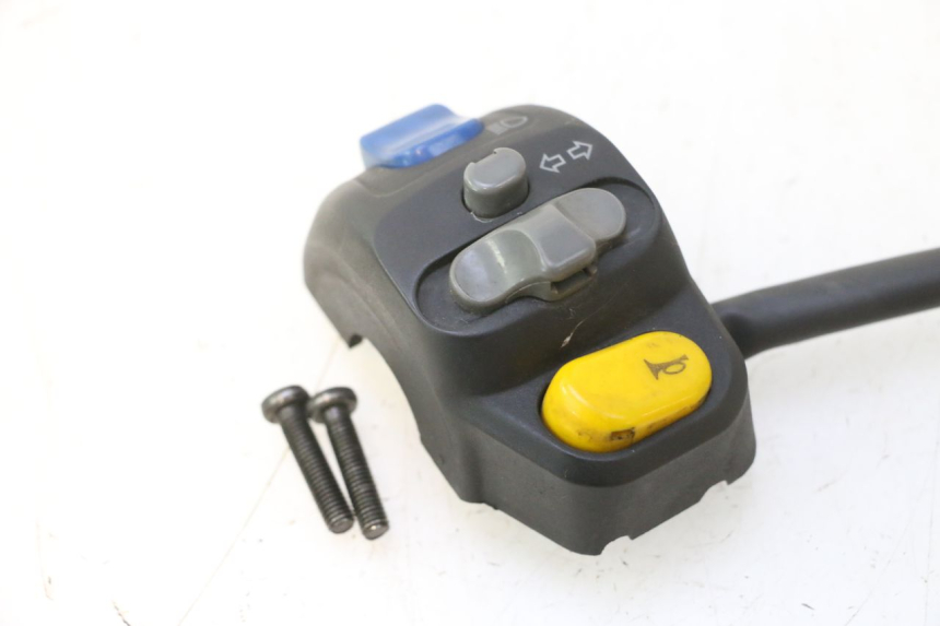 photo de INTERRUPTOR DE LUCES IZQUIERDO YAMAHA YP MAJESTY 125 (1998 - 2001) - Estado de la superficie y material
