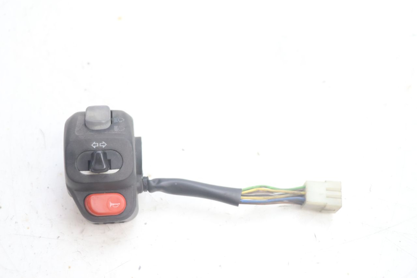 photo de INTERRUPTOR DE LUCES IZQUIERDO YAMAHA YP MAJESTY 125 (2002 - 2006) - Vista principal