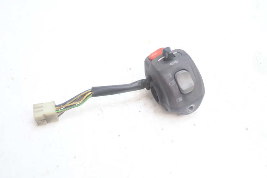 photo de INTERRUPTOR DE LUCES IZQUIERDO YAMAHA YP MAJESTY 125 (2002 - 2006) - Zoom estado de uso