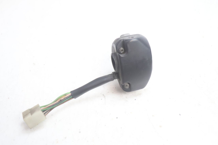 photo de INTERRUPTOR DE LUCES IZQUIERDO YAMAHA YP MAJESTY 125 (2002 - 2006) - Otra perspectiva