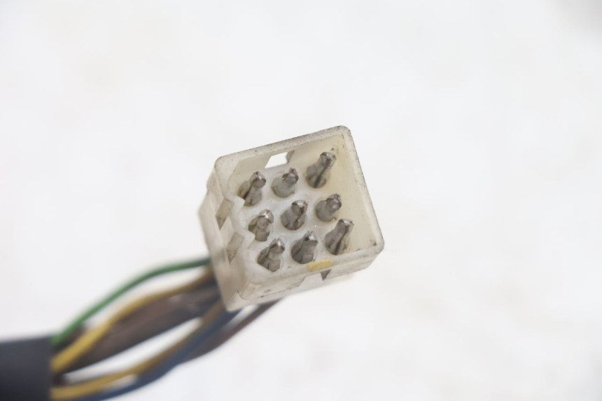 photo de INTERRUPTOR DE LUCES IZQUIERDO YAMAHA YP MAJESTY 125 (2002 - 2006) - Detalles de los puntos de fijación