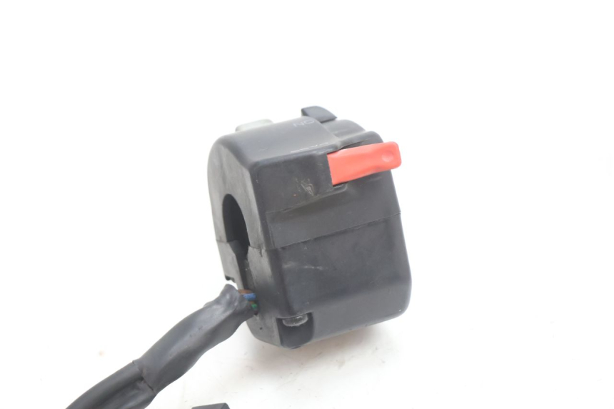 photo de CONMUTADOR IZQUIERDA YAMAHA YZF R GENESIS 750 (1993 - 1998) - Primer plano técnico