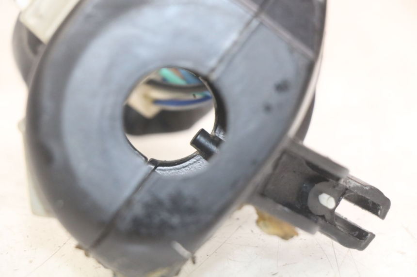 photo de INTERRUPTOR DE LUCES IZQUIERDO UNIVERSAL BIKE ZN50QT-11B 50 (2018 - 2021) - Detalle de la pieza