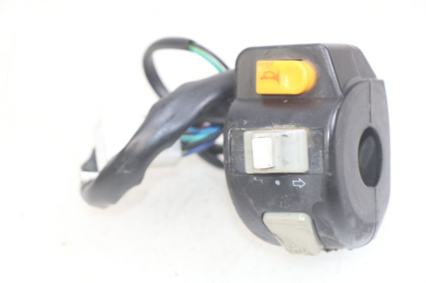 photo de INTERRUPTOR DE LUCES IZQUIERDO UNIVERSAL BIKE ZN50QT-11B 50 (2018 - 2021) - Zoom estado de uso