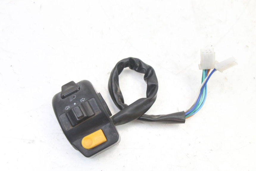 photo de INTERRUPTOR DE LUCES IZQUIERDO UNIVERSAL BIKE ZN50QT-11B 50 (2018 - 2021) - Vista principal