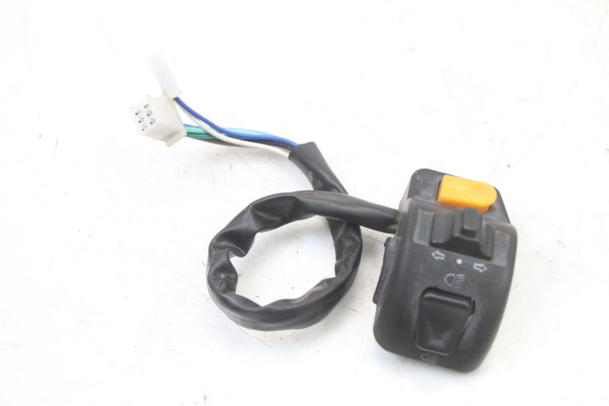 photo de INTERRUPTOR DE LUCES IZQUIERDO UNIVERSAL BIKE ZN50QT-11B 50 (2018 - 2021) - Zoom estado de uso