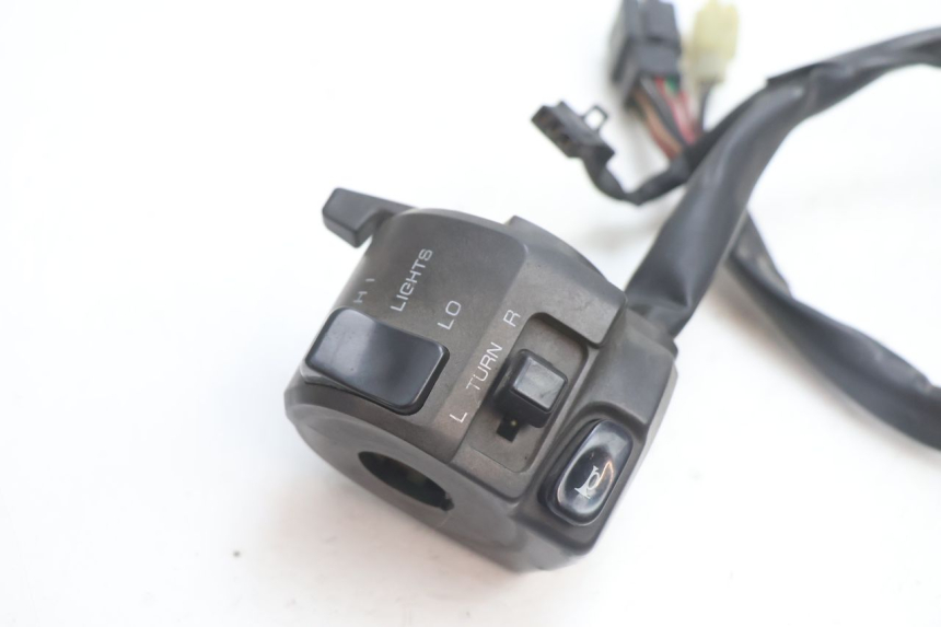 photo de INTERRUPTOR DE LUCES IZQUIERDO KAWASAKI ZX-6R ZX6R 600 (1995 - 1997) - Detalle de la pieza