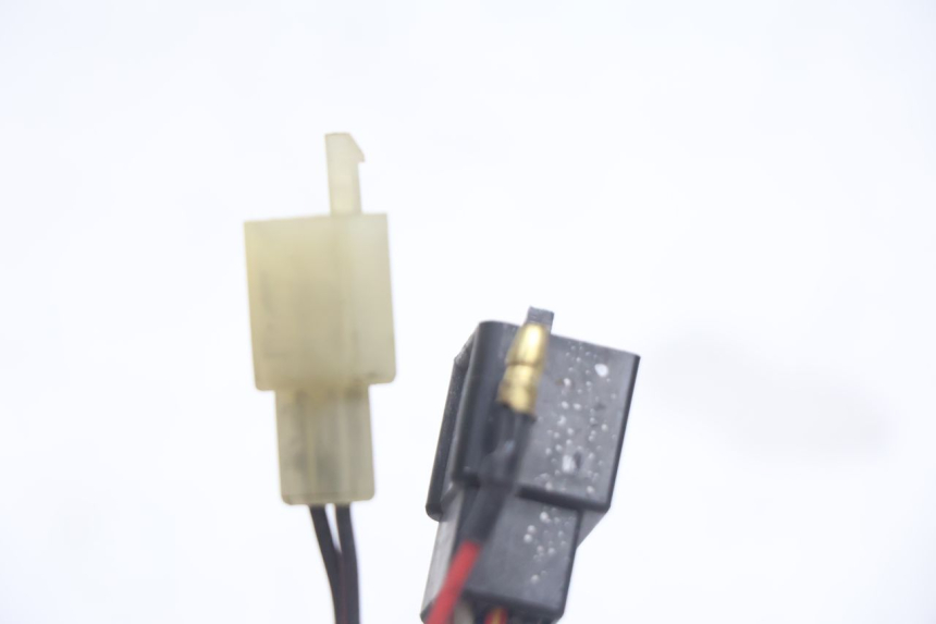 photo de INTERRUPTOR DE LUCES IZQUIERDO KAWASAKI ZX-6R ZX6R 600 (1995 - 1997) - Detalles de los puntos de fijación