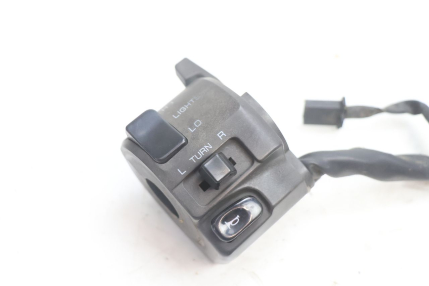 photo de INTERRUPTOR DE LUCES IZQUIERDO KAWASAKI ZX-6R ZX6R 600 (1995 - 1997) - Detalle de la pieza