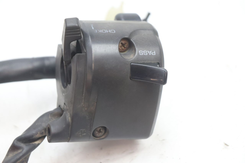photo de INTERRUPTOR DE LUCES IZQUIERDO KAWASAKI ZX-6R ZX6R 600 (1995 - 1997) - Otra perspectiva