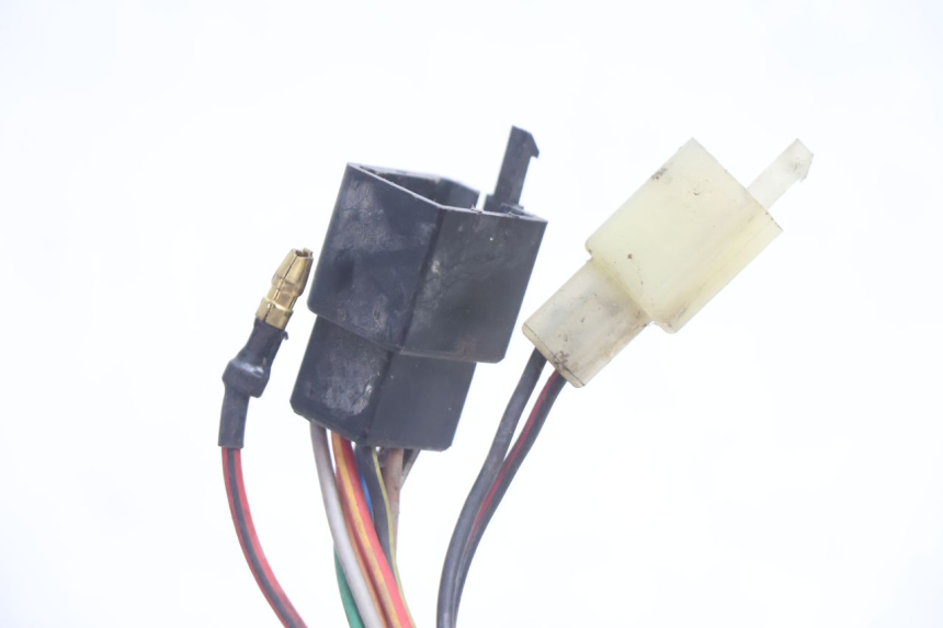photo de INTERRUPTOR DE LUCES IZQUIERDO KAWASAKI ZX-6R ZX6R 600 (1995 - 1997) - Detalles de los puntos de fijación