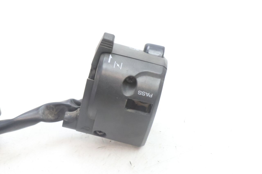 photo de CONMUTADOR IZQUIERDA KAWASAKI ZZR 600 (1995 - 2004) - Primer plano técnico