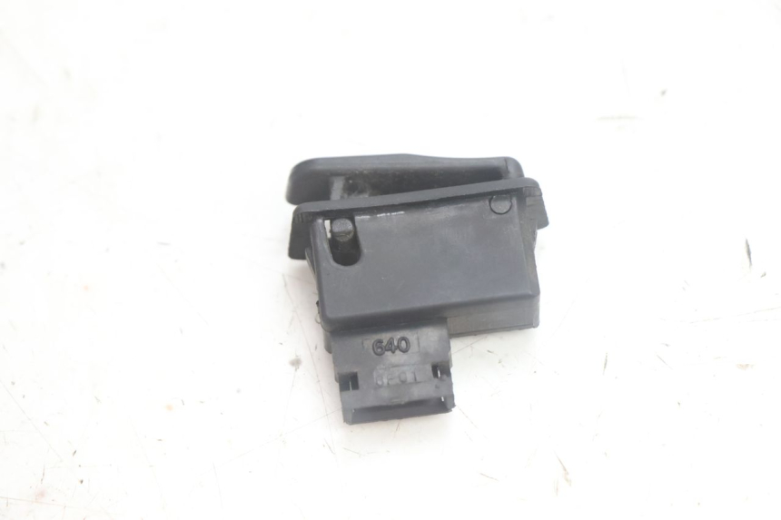 photo de CONMUTADOR DE CLAXON YAMAHA XMAX X-MAX 125 (2006 - 2009) - Otra perspectiva
