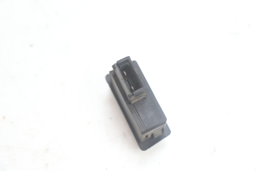photo de CONMUTADOR DE CLAXON YAMAHA XMAX X-MAX 125 (2006 - 2009) - Primer plano técnico