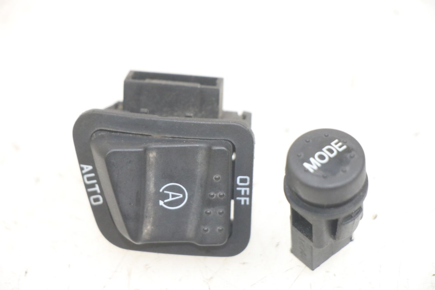 photo de INTERRUPTOR DE LUCES Y SEñALES. PIAGGIO MEDLEY 125 (2016 - 2023) - Vista principal