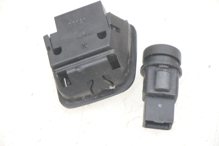 photo de INTERRUPTOR DE LUCES Y SEñALES. PIAGGIO MEDLEY 125 (2016 - 2023) - Zoom estado de uso