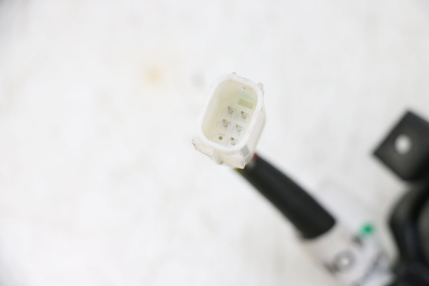 photo de CONMUTADOR PIAGGIO MP3 HPE 300 (2019 - 2026) - Primer plano técnico