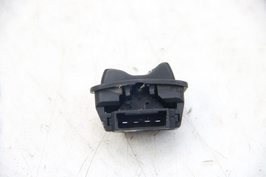 photo de INTERRUPTOR DE LUZ DE FARO. GILERA RUNNER SP 50 (2009 - 2017) - Zoom estado de uso