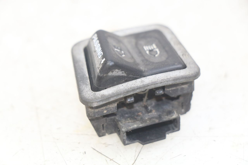 photo de INTERRUPTOR DE LUZ ALTA HONDA FES PANTHEON 125 (2003 - 2007) - Zoom estado de uso