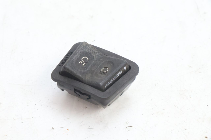 photo de INTERRUPTOR DE LUZ ALTA HONDA FES PANTHEON 125 (2003 - 2007) - Vista principal