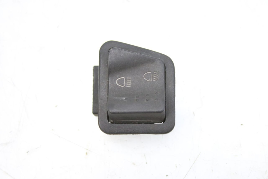 photo de INTERRUPTOR DE LUZ ALTA PIAGGIO FLY 2T 50 (2004 - 2017) - Vista principal