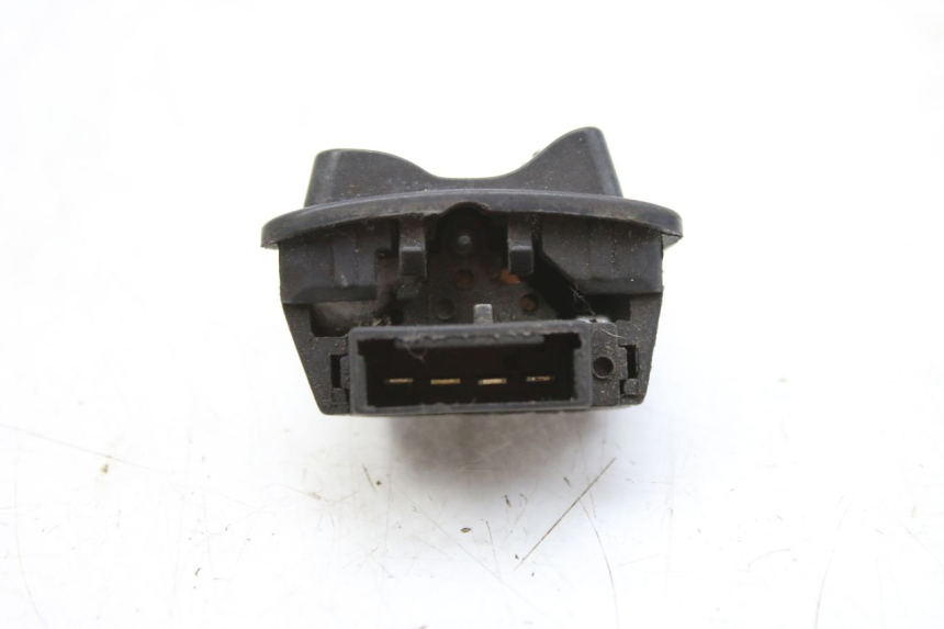 photo de INTERRUPTOR DE LUZ ALTA PIAGGIO FLY 2T 50 (2004 - 2017) - Primer plano técnico