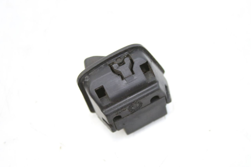 photo de INTERRUPTOR DE LUZ ALTA PIAGGIO FLY 2T 50 (2004 - 2017) - Detalles de los puntos de fijación