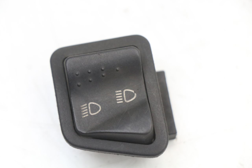photo de INTERRUPTOR DE LUZ ALTA PIAGGIO FLY 2T 50 (2004 - 2017) - Detalle de la pieza