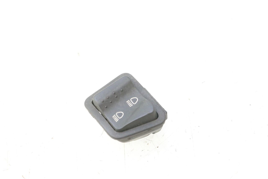 photo de INTERRUPTOR DE LUZ ALTA PIAGGIO FLY 2T 50 (2004 - 2017) - Vista principal