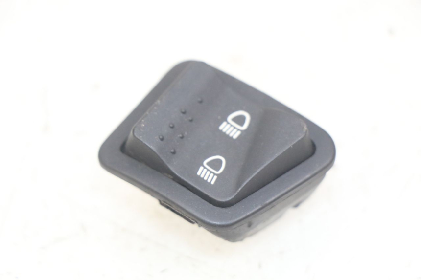 photo de INTERRUPTOR DE LUZ ALTA PIAGGIO FLY 4T 50 (2013 - 2017) - Vista principal