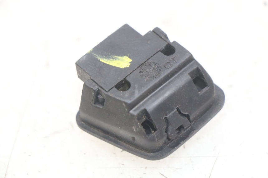 photo de INTERRUPTOR DE LUZ ALTA PIAGGIO FLY 4T 50 (2013 - 2017) - Detalle de la pieza