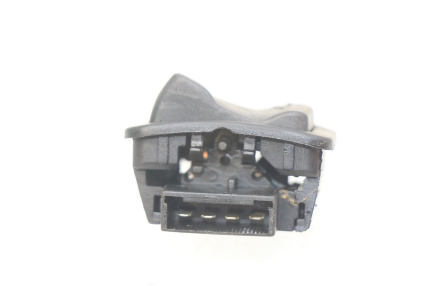 photo de INTERRUPTOR DE LUZ ALTA PIAGGIO FLY 100 (2006 - 2010) - Zoom estado de uso