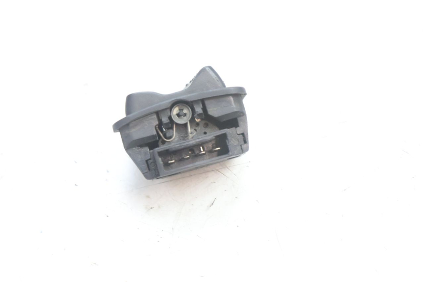 photo de CONMUTADOR LUCES PIAGGIO LIBERTY IGET 4T 50 (2021 - 2025) - Zoom estado de uso