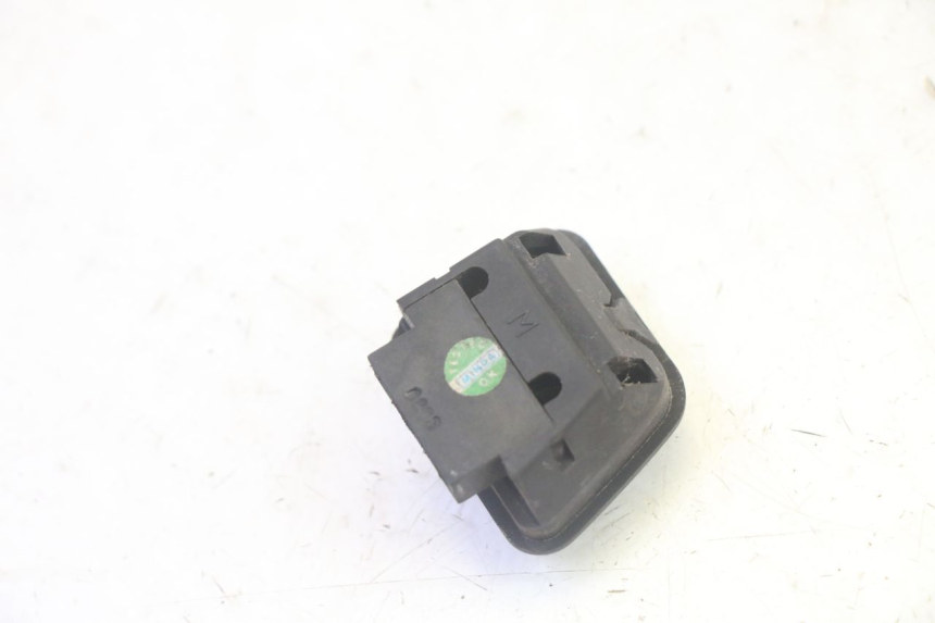 photo de INTERRUPTOR DE LUZ ALTA PIAGGIO MP3 RL 250 (2006 - 2010) - Otra perspectiva