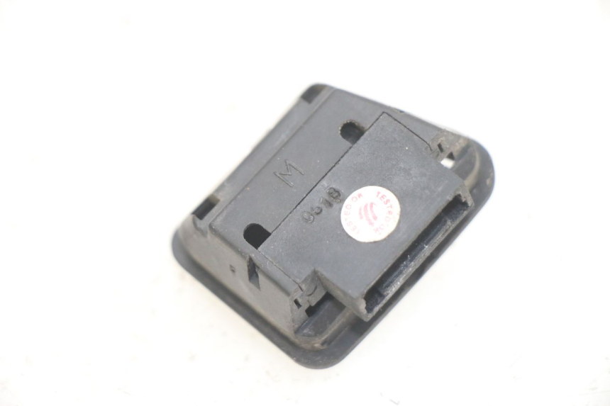 photo de INTERRUPTOR DE LUZ ALTA PIAGGIO NEW TYPHOON 50 (2018 - 2021) - Zoom estado de uso